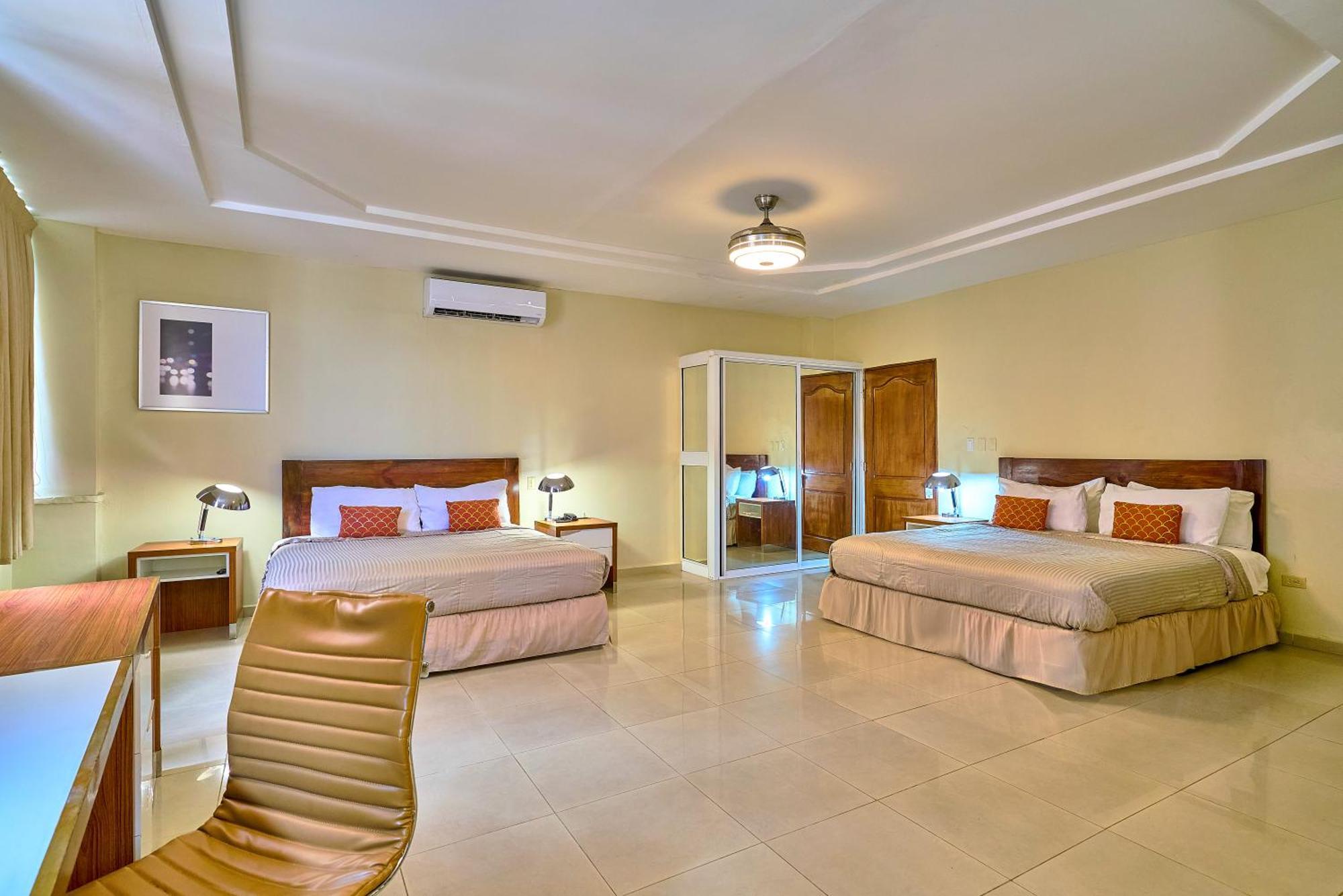 Hotel Libertad At Historic Main Street Santo Domingo Exterior photo
